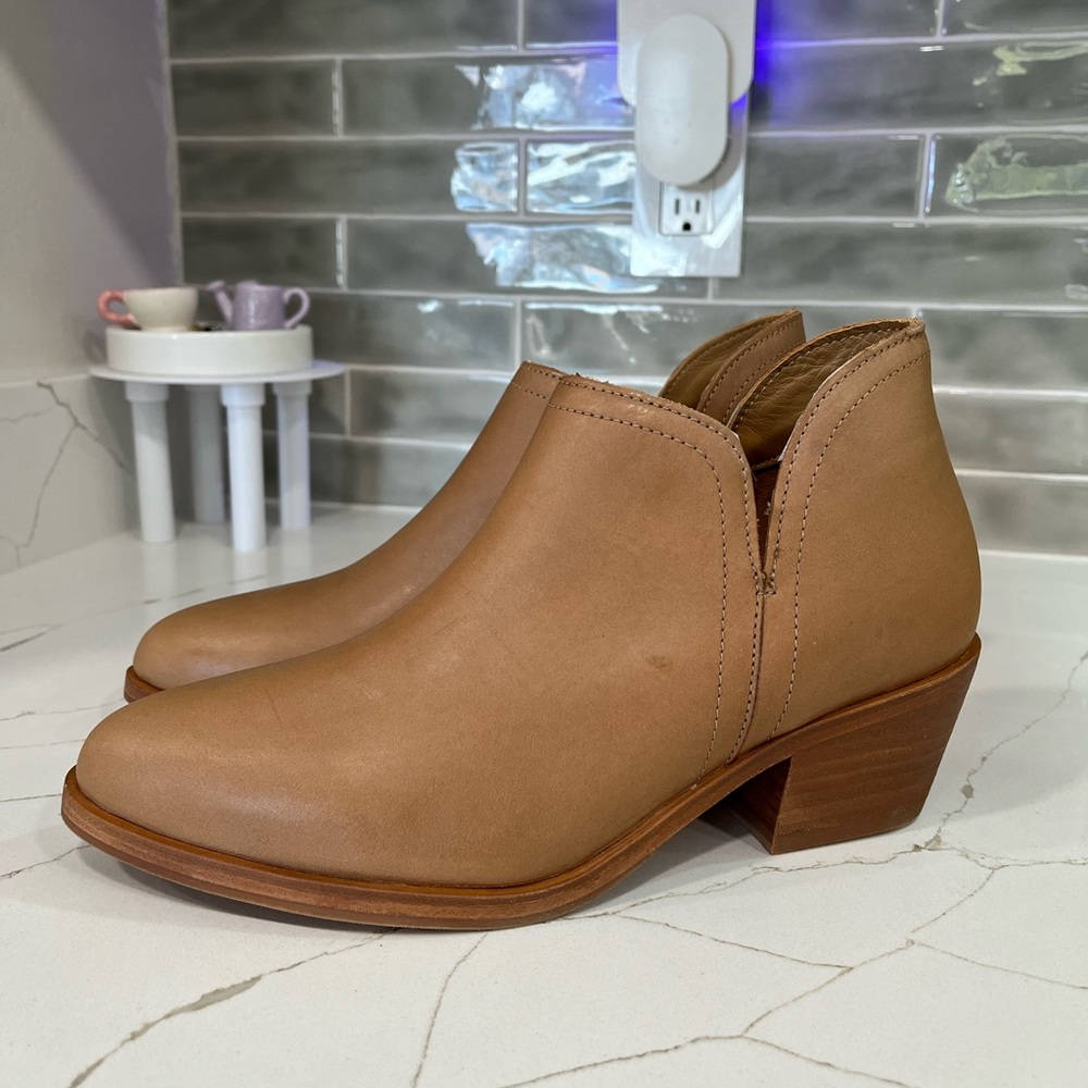 Nisolo Mia  Everyday Ankle Bootie. Women’s size 7.5 Color Almond. - Picture 2 of 10